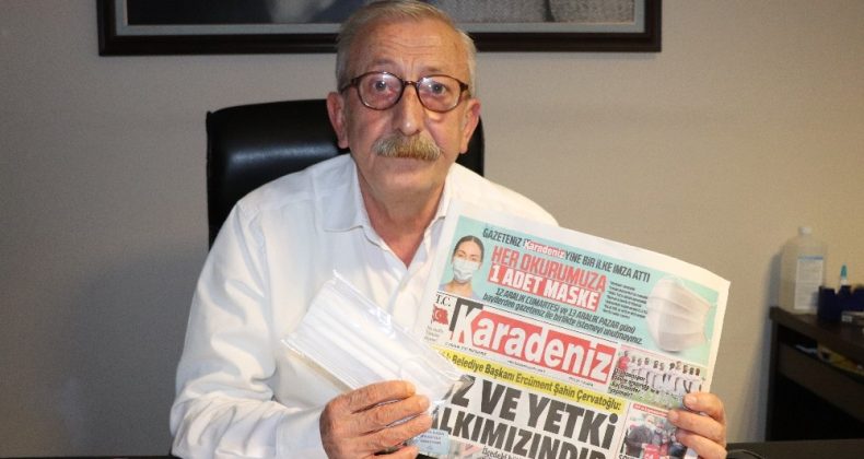 Bir gazete alana bir maske