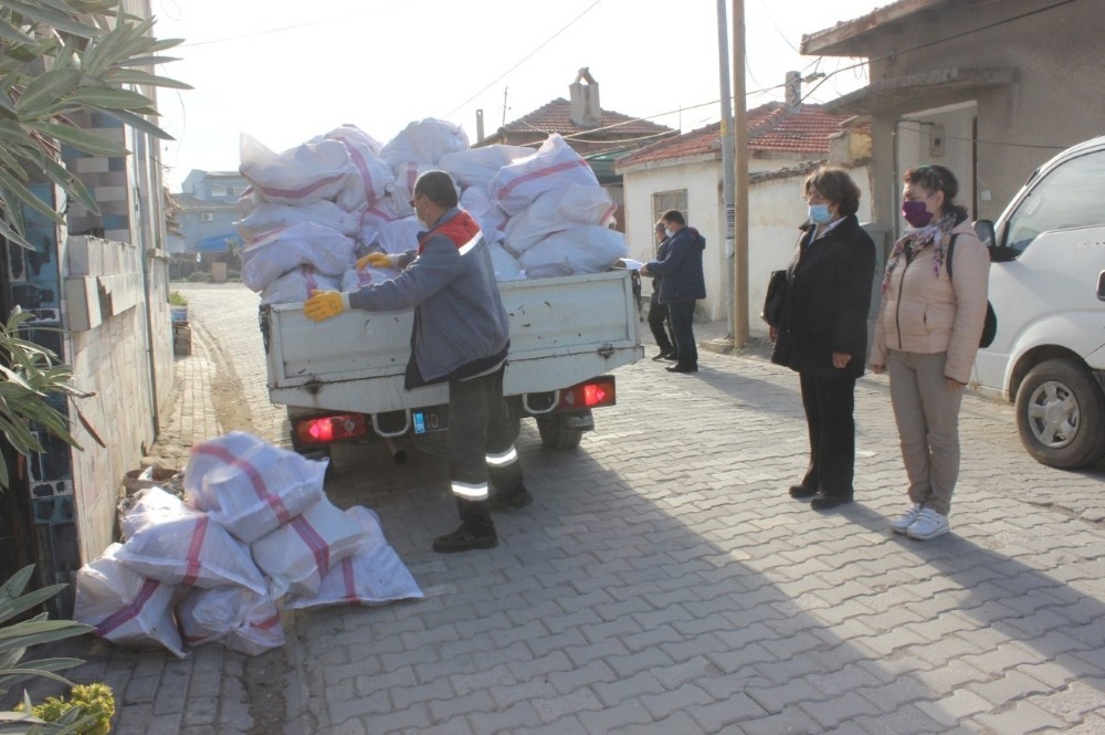 Burhaniye’de 10 bin çuval yakacak dağıtılıyor