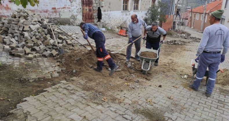 Burhaniye’de kırsal mahallede sokaklar yenileniyor