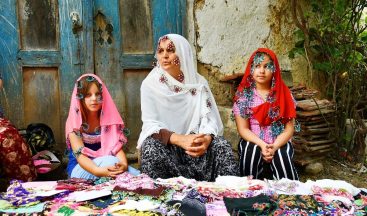 Bursa’da kadınlar geçimlerini asırlık gelenek iğne oyası ile kazanıyor