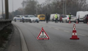 Bursa’da sokağa çıkma kısıtlamasında polislerin denetimleri aralıksız sürüyor