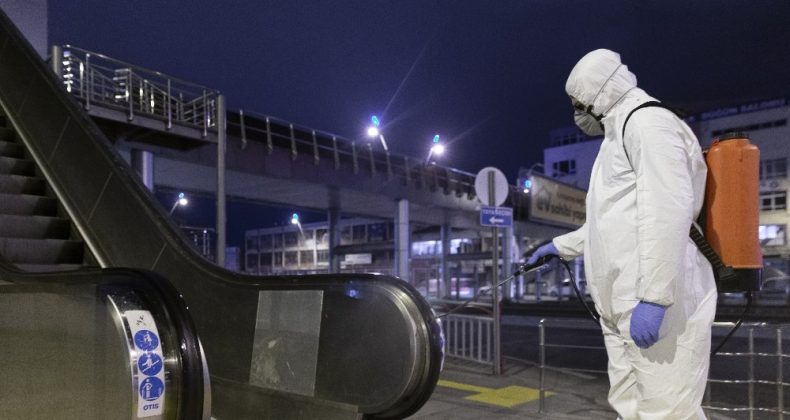Büyükşehir, 2.5 milyon maske dağıttı, 80 bin litre dezenfektan ile şehri dezenfekte etti