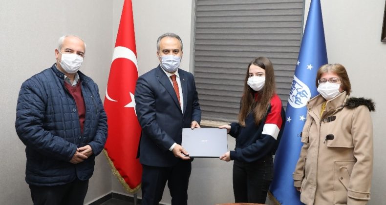 Büyükşehir bilgiyi ödüllendirdi