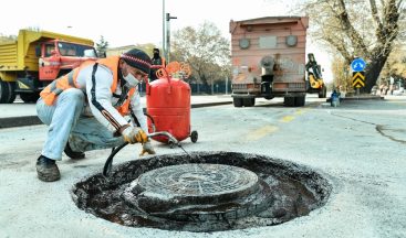 Büyükşehir harekete geçti, 9 bin baca kapağı yol seviyesine getiriliyor