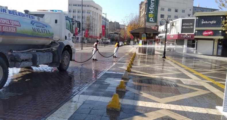 Büyükşehir temizlik çalışmalarına aralıksız devam ediyor