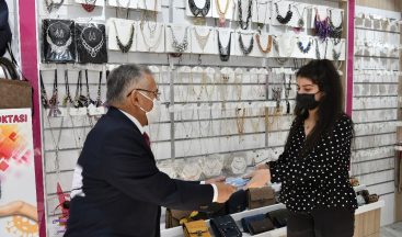 Büyükşehir, yılın son gününde 15 bin adet maske dağıttı