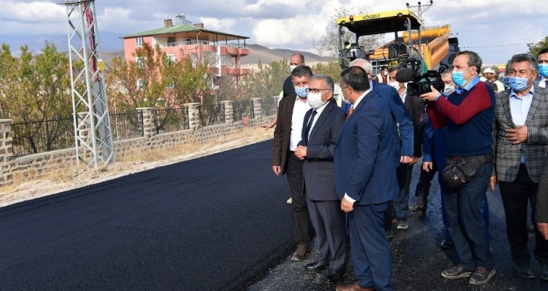 Büyükşehir’den ilçe yollarına 14 milyon TL’lik sıcak asfalt