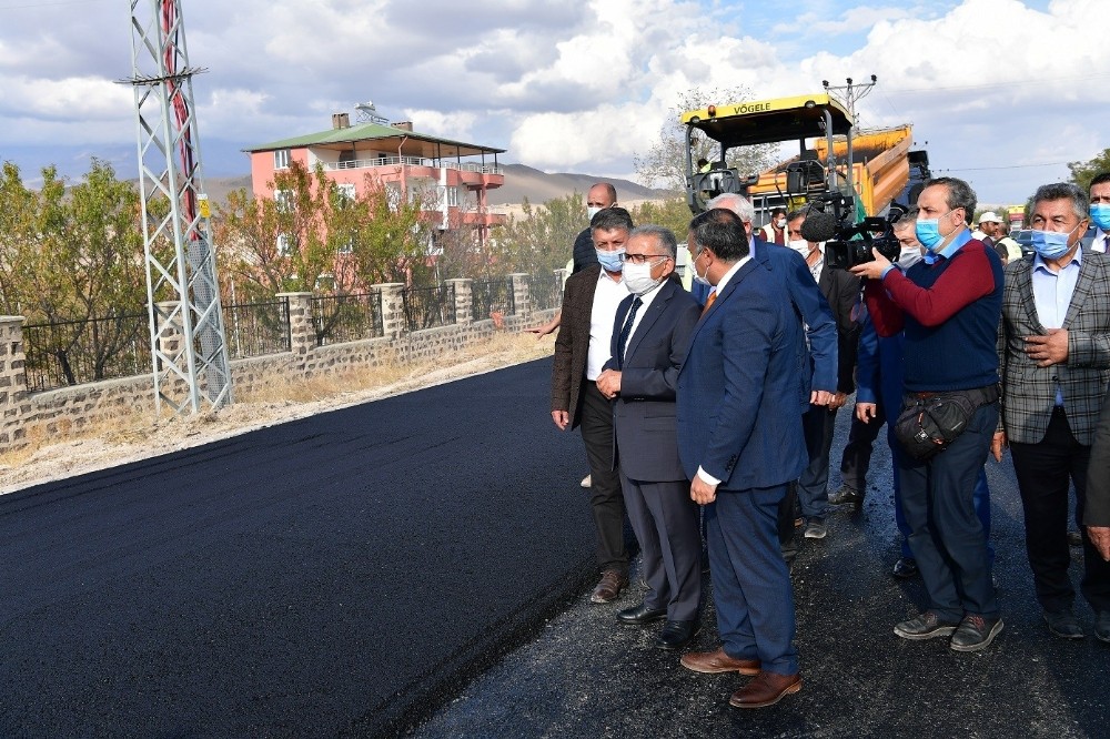 Büyükşehir’den ilçe yollarına 14 milyon TL’lik sıcak asfalt