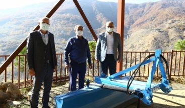 Büyükşehir’den mahallelere tesviye küreği desteği