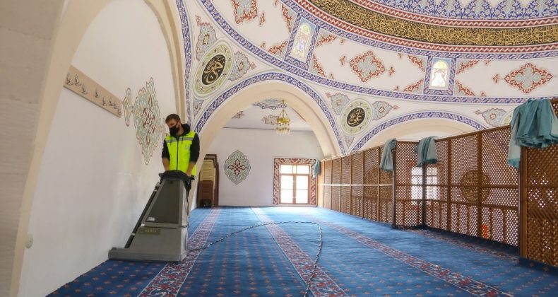 Büyükşehir’in Covıd-19’a karşı temizlik seferberliği sürüyor