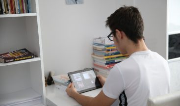 Büyükşehirin tabletleri öğrencilere ulaşıyor