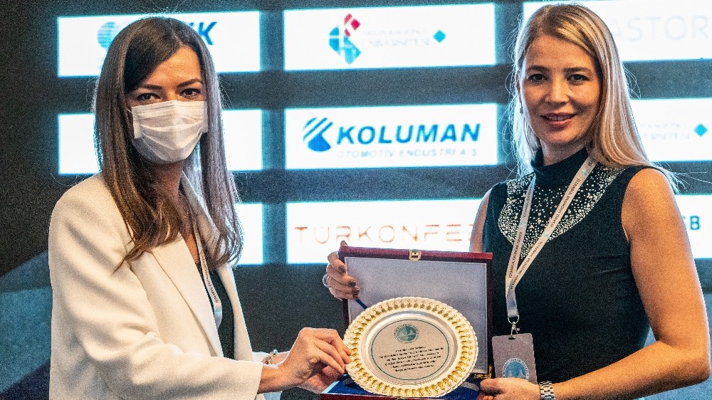 Çevikel, yılın en başarılı STK kadın başkanı ödülünü aldı