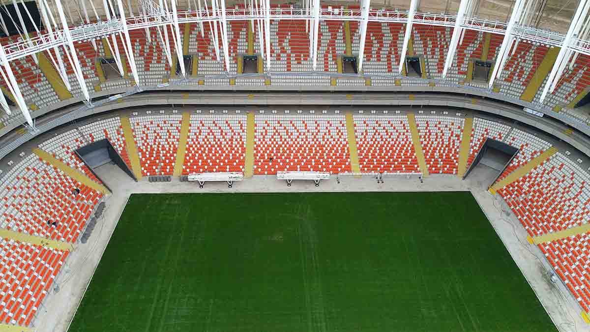 Yeni Adana Stadyumu’nda Koltuk Montajı Yapıldı