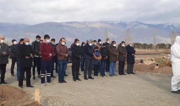 Covid-19’dan hayatını kaybeden sağlık çalışanı son yolculuğuna uğurlandı
