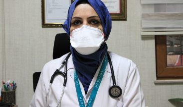 Covid’i atlatan İç Hastalıkları Uzmanı uyardı: “Kafalarına göre ilacı kesiyorlar”
