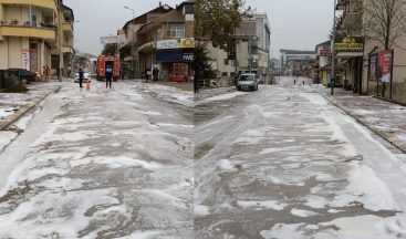 Cumayeri Belediyesi cadde ve sokakları köpüklü suyla yıkandı