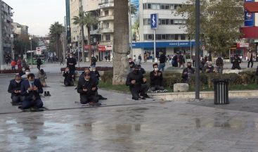 Denizli’de Cuma namazından sonra yağmur duası okundu