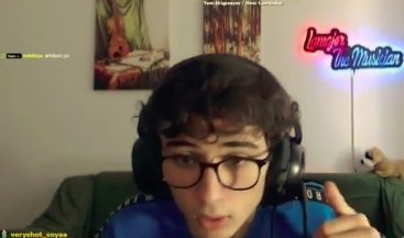 Depreme bilgisayar başında canlı yayında yakalandı