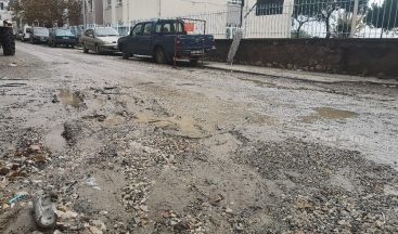 Dikili yağmura teslim oldu