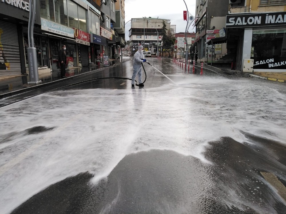 Dilovası’nda cadde ve sokaklar dezenfekte edildi