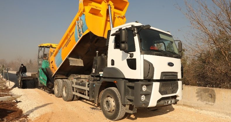 Diyarbakır’da yol yapım çalışmaları devam ediyor
