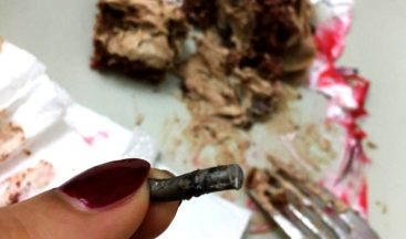 Doğum günü pastasından demir parçası çıktı