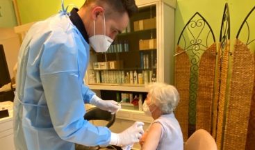 Düsseldorf’da Covid-19’a karşı aşı merkezi açıldı