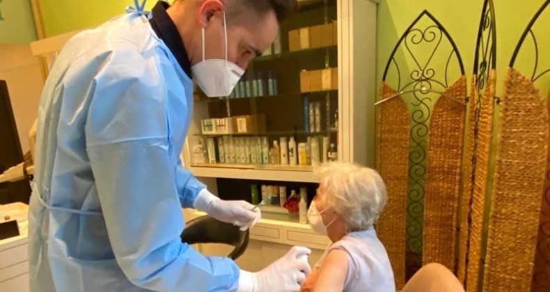 Düsseldorf’da Covid-19’a karşı aşı merkezi açıldı