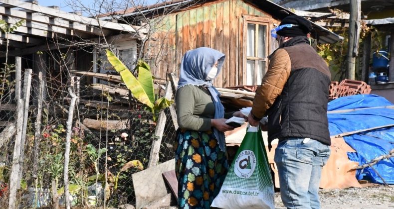 Düzce Belediyesi ekipleri Bahçeşehir’de 80 bin maske dağıtıldı
