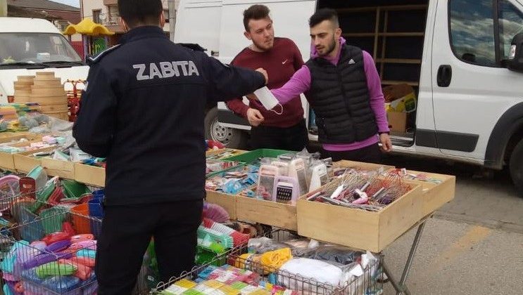 Düzce’de pazaryerlerinde maske mesafe denetimi