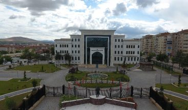 Elazığ’da Covid-19 tedbiri: Caddelere kısıtlama, evlere uyarı etiketi