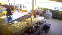 Elazığ’da deprem anı marketin güvenlik kamerasına yansıdı