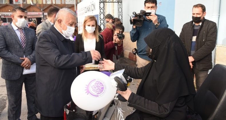 Engelli bireyler akülü araçlarına kavuştu