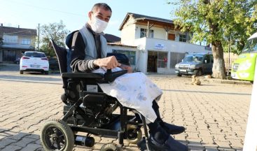 Engellilerin arızalanan akülü sandalyelerini Büyükşehir tamir ediyor