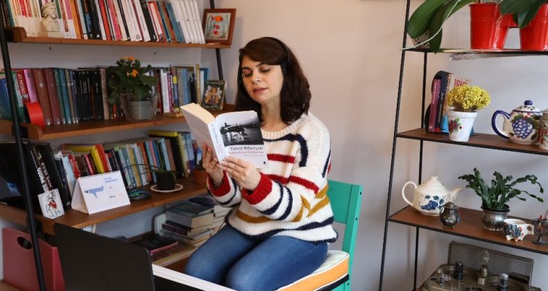 Evde kal, kitaplara ses ver