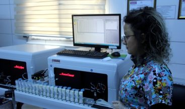 Farklı illerden gelen süt numuneleri Erzincan’da analiz ediliyor