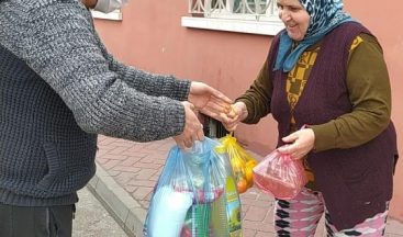 Genç muhtar mahallelisini yalnız bırakmıyor