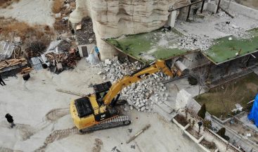 Göreme Belediye Başkanı, oğlunun kaçak yapısını yıktırdı