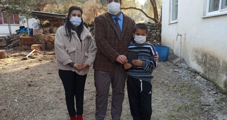 Aydın’da Görme engelli Orhan Can’a Çerçioğlu’ndan tablet hediyesi