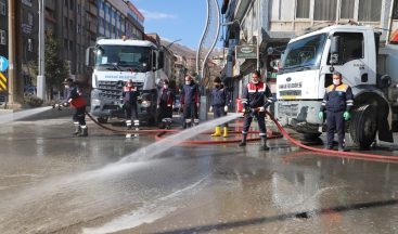 Hakkari’de cadde ve sokaklar dezenfekte edildi