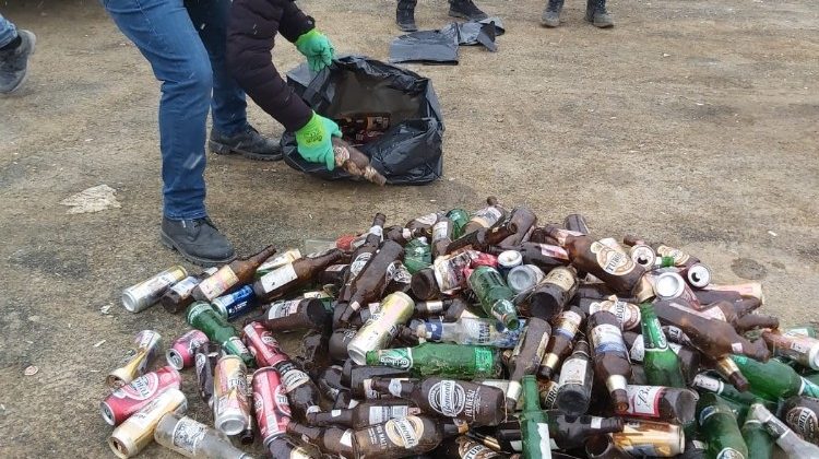 Hakkari’de mezarlığa bira şişelerinin atılmasına tepki
