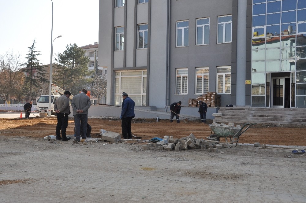 İhsaniye Belediye hizmet binası projesinde sona yaklaşıldı