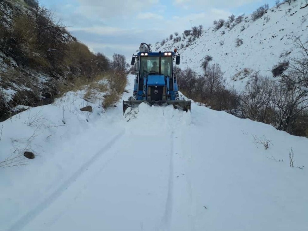 İran sınırında kar temizleme çalışması
