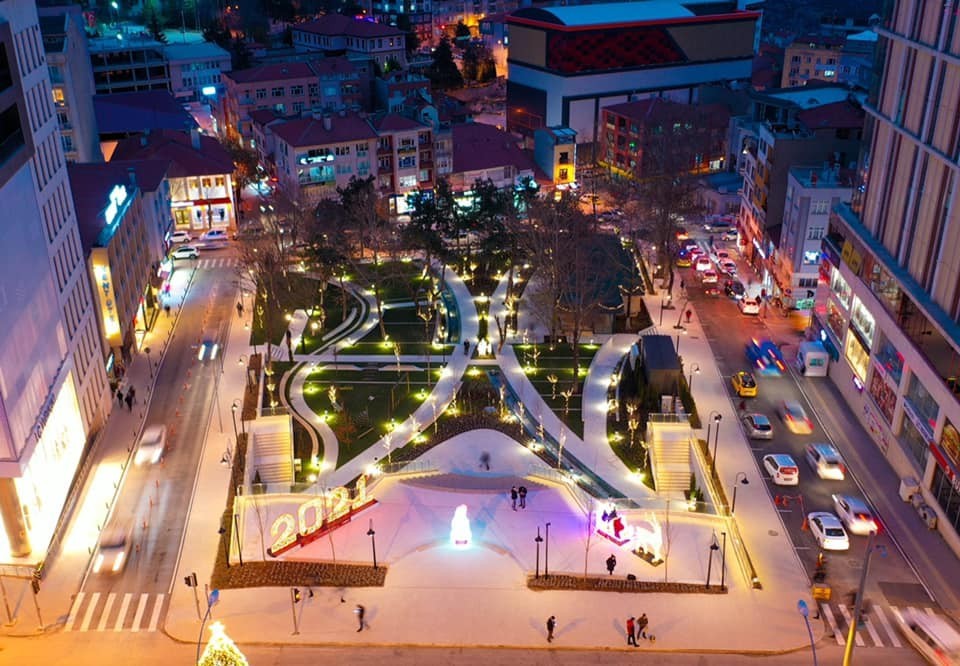 Işıl ışıl olan Atatürk Parkı havadan böyle görüntülendi