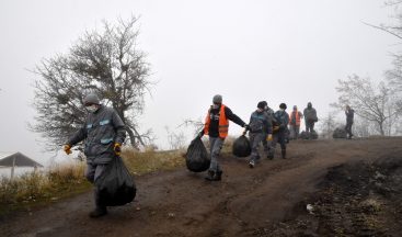 Isparta’da atık toplayan ekiplerin doğayla mücadelesi