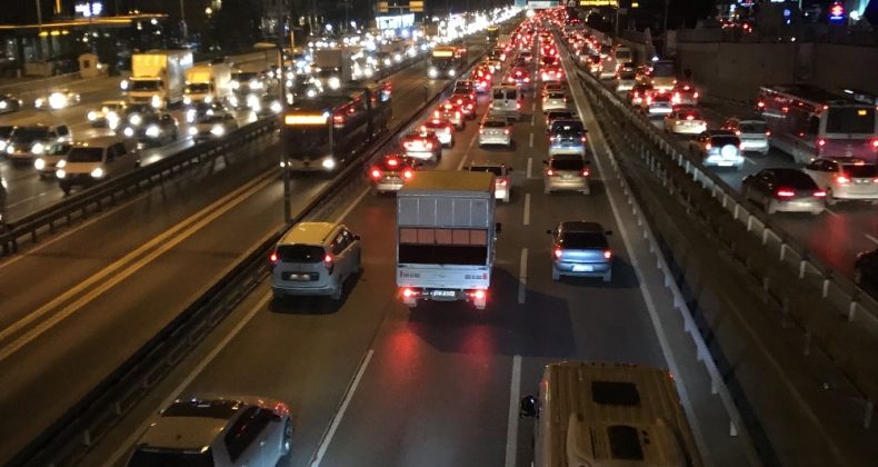 İstanbul’da mesai bitiminde trafik yoğunluğu yüzde 67’ye çıktı