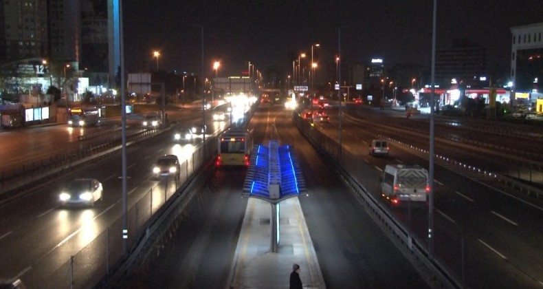İstanbul’da sokağa çıkma kısıtlaması sona erdi, yollarda hareketlilik başladı