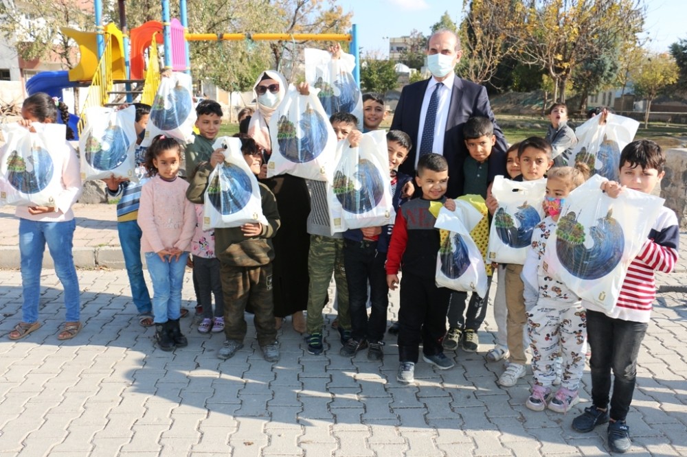 İstanbul’dan Akçakale’deki çocuklara temizlik seti desteği