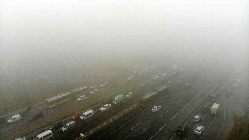 İstanbul’un bazı ilçelerinde sis görüş mesafesini düşürdü, drone ile havadan görüntülendi