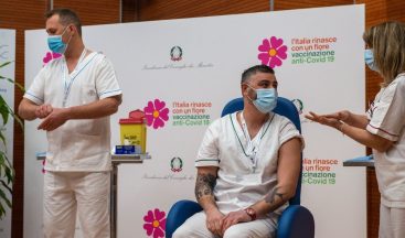 İtalya’da ilk Covid-19 aşıları yapıldı